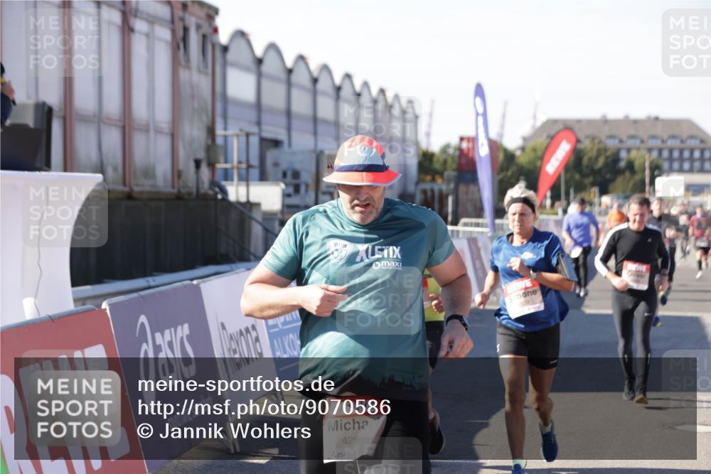 03.10.2025 - Köhlbrandbrückenlauf Jannik Wohlers http://msf.ph/oto/9070586 03.10.2025 13:14:35 Ziel 4259, 4400, 4424, 4426, 4509, 4684, 4692, 4788, 5132, 5249, 5782, 5805, 5902, 5903, 6316, 6448, 6849 meine-sportfotos.de