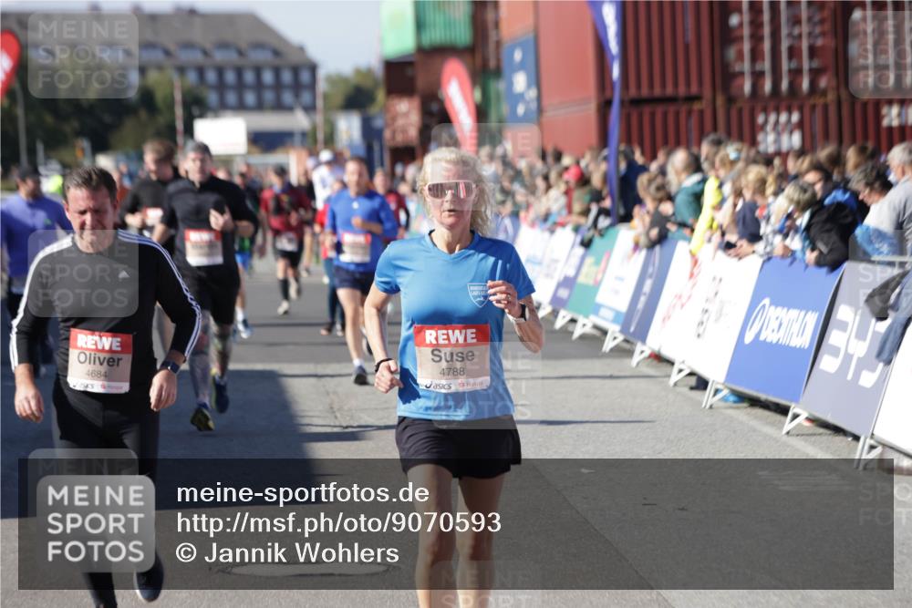 03.10.2025 - Köhlbrandbrückenlauf Jannik Wohlers http://msf.ph/oto/9070593 03.10.2025 13:14:36 Ziel 4259, 4400, 4424, 4509, 4684, 4692, 4788, 5132, 5249, 5782, 5805, 5902, 5903, 6316, 6448, 6849 meine-sportfotos.de