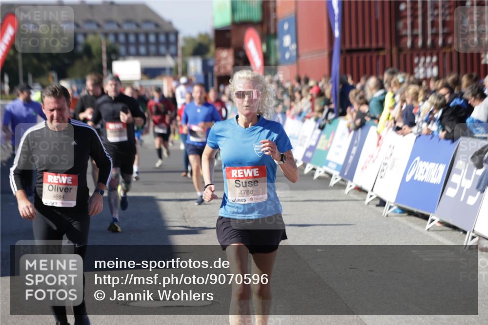 03.10.2025 - Köhlbrandbrückenlauf Jannik Wohlers http://msf.ph/oto/9070596 03.10.2025 13:14:36 Ziel 4259, 4400, 4424, 4509, 4684, 4692, 4788, 5132, 5249, 5782, 5805, 5902, 5903, 6316, 6448, 6849 meine-sportfotos.de