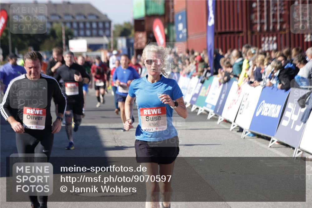 03.10.2025 - Köhlbrandbrückenlauf Jannik Wohlers http://msf.ph/oto/9070597 03.10.2025 13:14:36 Ziel 4259, 4400, 4424, 4509, 4684, 4692, 4788, 5132, 5249, 5782, 5805, 5902, 5903, 6316, 6448, 6849 meine-sportfotos.de