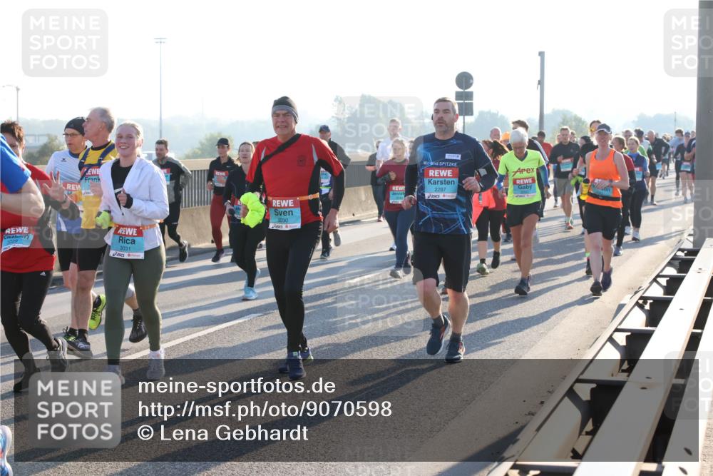 03.10.2025 - Köhlbrandbrückenlauf Lena Gebhardt http://msf.ph/oto/9070598 03.10.2025 09:24:25 Position 1 3029, 3031, 3030, 2287 meine-sportfotos.de