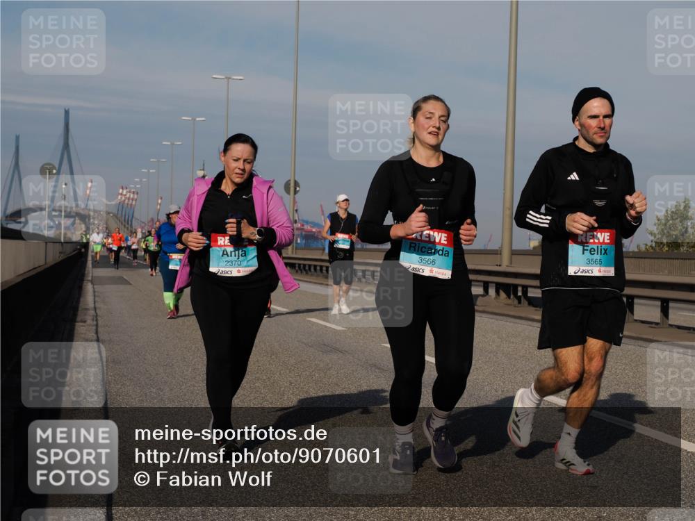 03.10.2025 - Köhlbrandbrückenlauf Fabian Wolf http://msf.ph/oto/9070601 03.10.2025 10:12:36 Position 3 2370, 3566, 3565 meine-sportfotos.de
