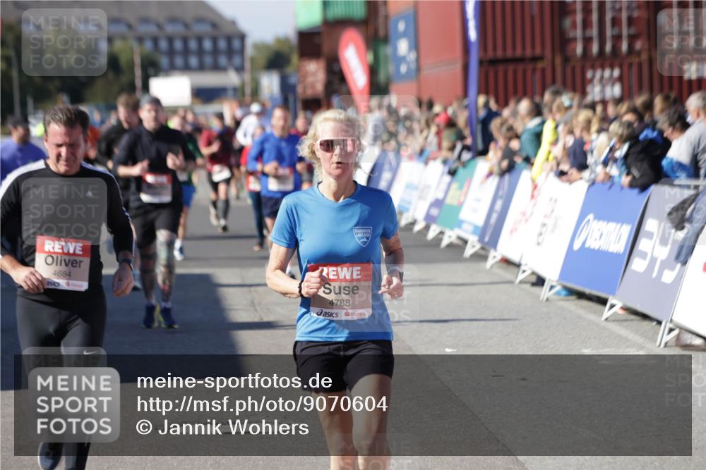 03.10.2025 - Köhlbrandbrückenlauf Jannik Wohlers http://msf.ph/oto/9070604 03.10.2025 13:14:36 Ziel 4259, 4400, 4424, 4509, 4684, 4692, 4788, 5132, 5249, 5782, 5805, 5902, 5903, 6316, 6448, 6849 meine-sportfotos.de