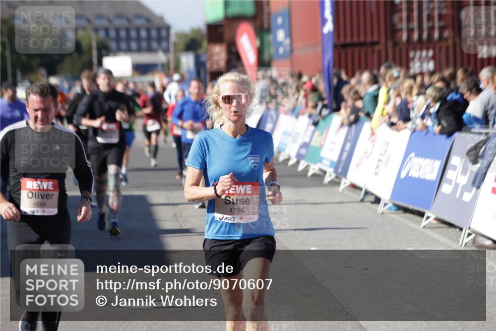 03.10.2025 - Köhlbrandbrückenlauf Jannik Wohlers http://msf.ph/oto/9070607 03.10.2025 13:14:36 Ziel 4259, 4400, 4424, 4509, 4684, 4692, 4788, 5132, 5249, 5782, 5805, 5902, 5903, 6316, 6448, 6849 meine-sportfotos.de