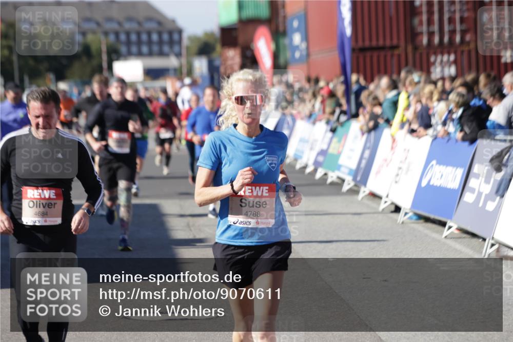 03.10.2025 - Köhlbrandbrückenlauf Jannik Wohlers http://msf.ph/oto/9070611 03.10.2025 13:14:36 Ziel 4259, 4400, 4424, 4509, 4684, 4692, 4788, 5132, 5249, 5782, 5805, 5902, 5903, 6316, 6448, 6849 meine-sportfotos.de