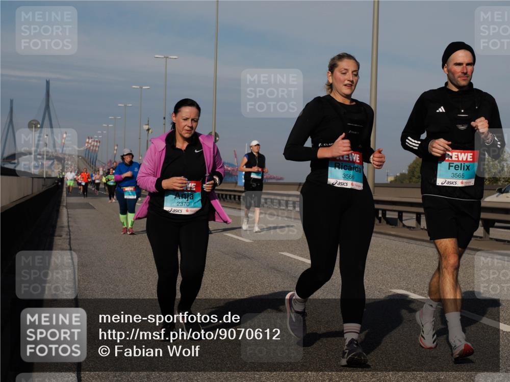 03.10.2025 - Köhlbrandbrückenlauf Fabian Wolf http://msf.ph/oto/9070612 03.10.2025 10:12:36 Position 3 2370, 3566, 3565 meine-sportfotos.de