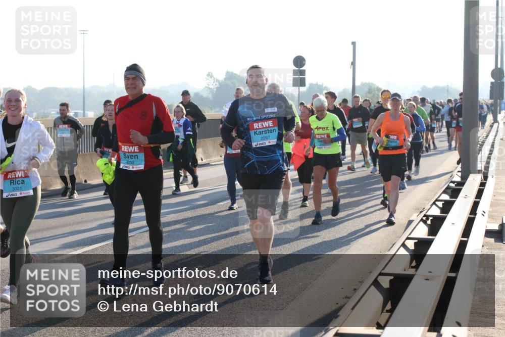 03.10.2025 - Köhlbrandbrückenlauf Lena Gebhardt http://msf.ph/oto/9070614 03.10.2025 09:24:26 Position 1 3031, 3030, 2287 meine-sportfotos.de
