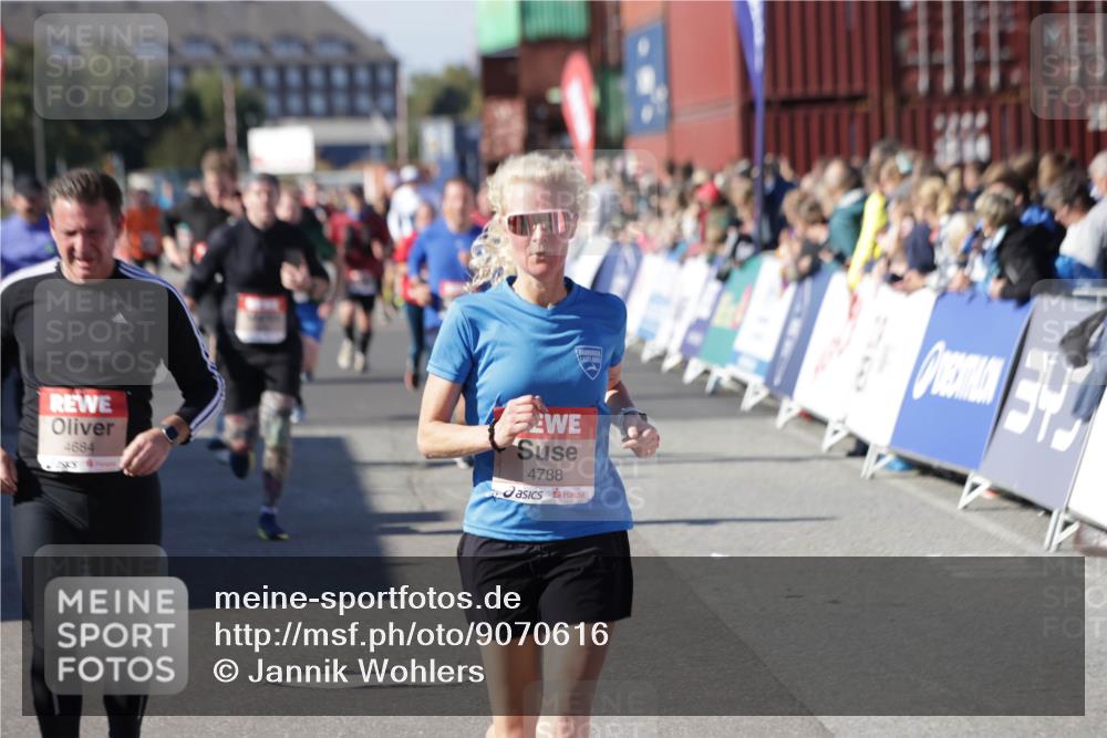 03.10.2025 - Köhlbrandbrückenlauf Jannik Wohlers http://msf.ph/oto/9070616 03.10.2025 13:14:37 Ziel 4259, 4400, 4424, 4509, 4684, 4692, 4788, 4869, 5132, 5249, 5782, 5805, 5902, 5903, 6316, 6448, 6849 meine-sportfotos.de