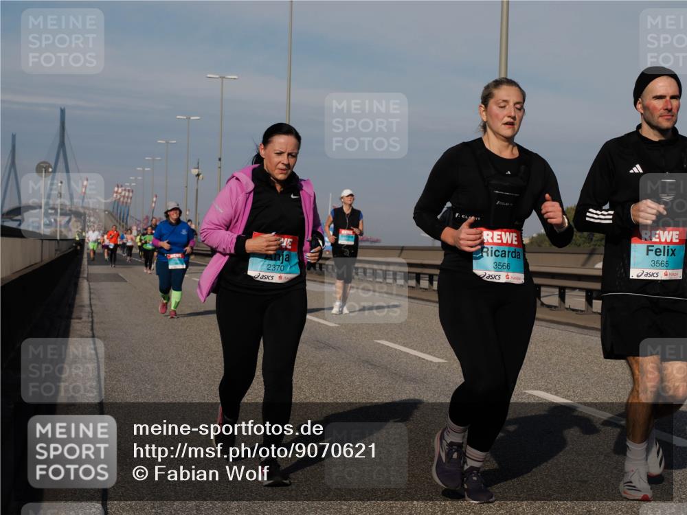 03.10.2025 - Köhlbrandbrückenlauf Fabian Wolf http://msf.ph/oto/9070621 03.10.2025 10:12:37 Position 3 2370, 3566, 3565 meine-sportfotos.de