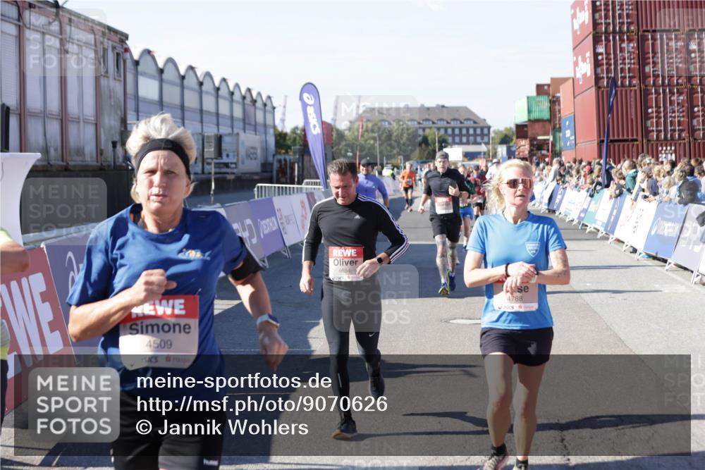 03.10.2025 - Köhlbrandbrückenlauf Jannik Wohlers http://msf.ph/oto/9070626 03.10.2025 13:14:37 Ziel 4259, 4400, 4424, 4509, 4684, 4692, 4788, 4869, 5132, 5249, 5782, 5805, 5902, 5903, 6316, 6448, 6849 meine-sportfotos.de
