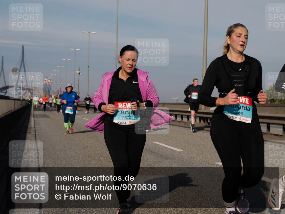 03.10.2025 - Köhlbrandbrückenlauf Fabian Wolf http://msf.ph/oto/9070636 03.10.2025 10:12:37 Position 3 2370, 3566 meine-sportfotos.de