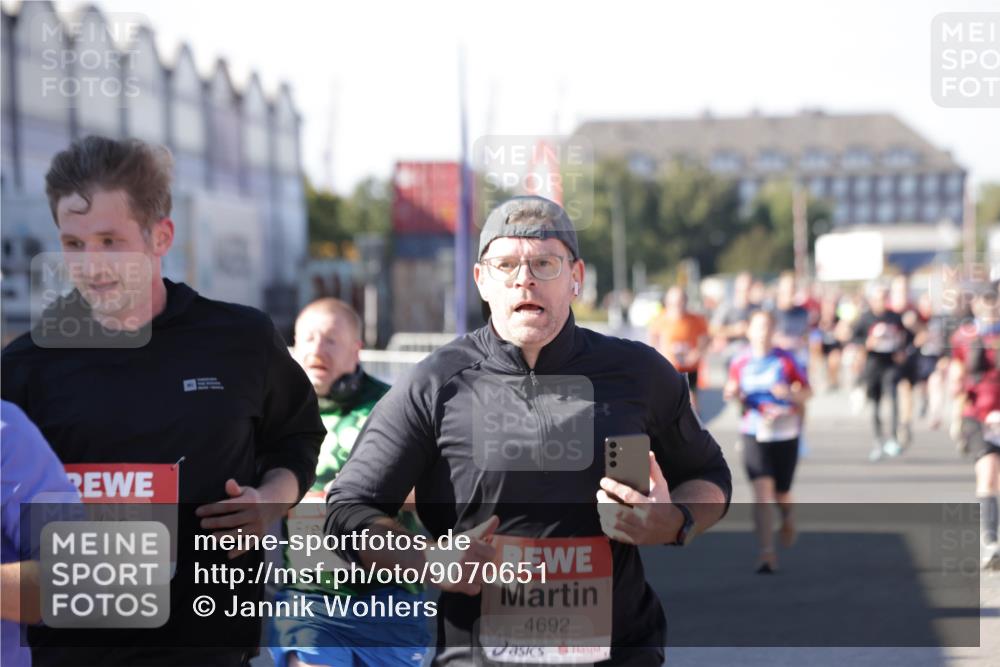 03.10.2025 - Köhlbrandbrückenlauf Jannik Wohlers http://msf.ph/oto/9070651 03.10.2025 13:14:41 Ziel 4202, 4259, 4424, 4509, 4533, 4684, 4692, 4788, 4869, 5249, 5682, 5686, 5711, 5782, 6316, 6448, 6849 meine-sportfotos.de