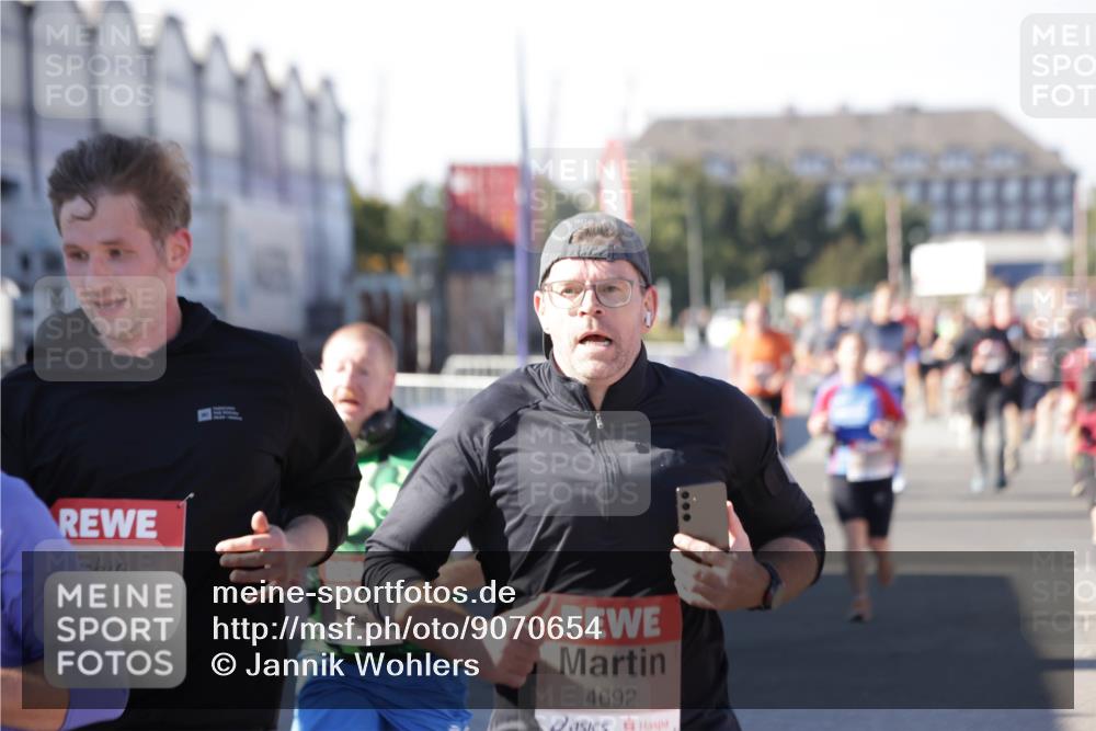 03.10.2025 - Köhlbrandbrückenlauf Jannik Wohlers http://msf.ph/oto/9070654 03.10.2025 13:14:41 Ziel 4202, 4259, 4424, 4509, 4533, 4684, 4692, 4788, 4869, 5249, 5682, 5686, 5711, 5782, 6316, 6448, 6849 meine-sportfotos.de