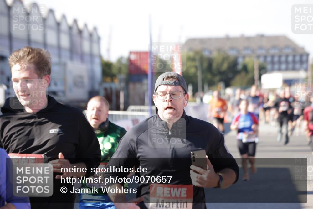 03.10.2025 - Köhlbrandbrückenlauf Jannik Wohlers http://msf.ph/oto/9070657 03.10.2025 13:14:41 Ziel 4202, 4259, 4424, 4509, 4533, 4684, 4692, 4788, 4869, 5249, 5682, 5686, 5711, 5782, 6316, 6448, 6849 meine-sportfotos.de