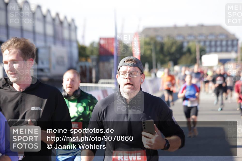 03.10.2025 - Köhlbrandbrückenlauf Jannik Wohlers http://msf.ph/oto/9070660 03.10.2025 13:14:41 Ziel 4202, 4259, 4424, 4509, 4533, 4684, 4692, 4788, 4869, 5249, 5682, 5686, 5711, 5782, 6316, 6448, 6849 meine-sportfotos.de