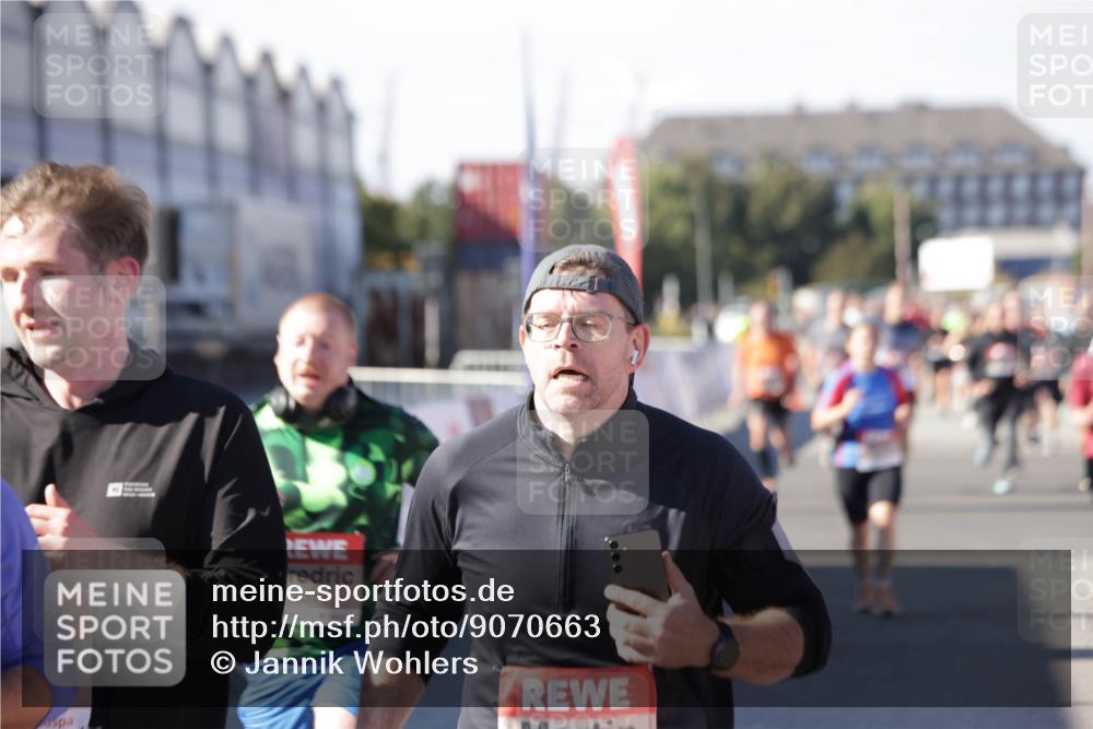 03.10.2025 - Köhlbrandbrückenlauf Jannik Wohlers http://msf.ph/oto/9070663 03.10.2025 13:14:41 Ziel 4202, 4259, 4424, 4509, 4533, 4684, 4692, 4788, 4869, 5249, 5682, 5686, 5711, 5782, 6316, 6448, 6849 meine-sportfotos.de