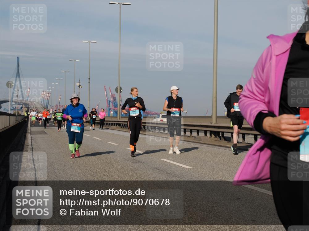 03.10.2025 - Köhlbrandbrückenlauf Fabian Wolf http://msf.ph/oto/9070678 03.10.2025 10:12:38 Position 3 2550 meine-sportfotos.de