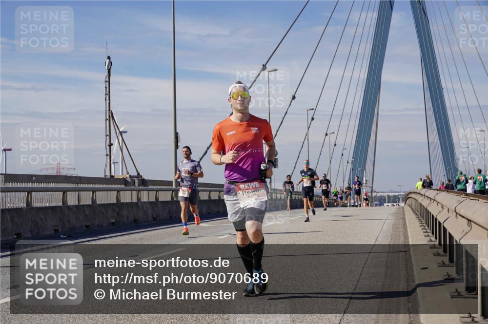 03.10.2025 - Köhlbrandbrückenlauf Michael Burmester http://msf.ph/oto/9070689 03.10.2025 12:35:03 Position 2 42, 1954, 4029 meine-sportfotos.de