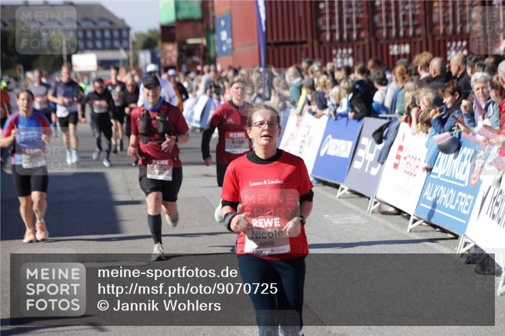 03.10.2025 - Köhlbrandbrückenlauf Jannik Wohlers http://msf.ph/oto/9070725 03.10.2025 13:14:44 Ziel 4202, 4224, 4424, 4509, 4533, 4684, 4692, 4788, 4869, 4890, 5249, 5682, 5686, 5711, 5760, 5761, 5814, 6316, 6344, 6448, 6849 meine-sportfotos.de