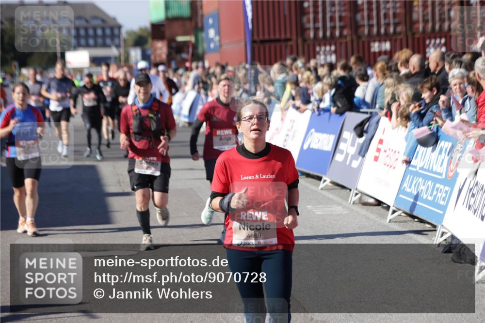 03.10.2025 - Köhlbrandbrückenlauf Jannik Wohlers http://msf.ph/oto/9070728 03.10.2025 13:14:44 Ziel 4202, 4224, 4424, 4509, 4533, 4684, 4692, 4788, 4869, 4890, 5249, 5682, 5686, 5711, 5760, 5761, 5814, 6316, 6344, 6448, 6849 meine-sportfotos.de