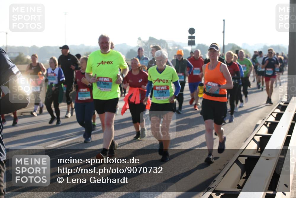 03.10.2025 - Köhlbrandbrückenlauf Lena Gebhardt http://msf.ph/oto/9070732 03.10.2025 09:24:28 Position 1  meine-sportfotos.de