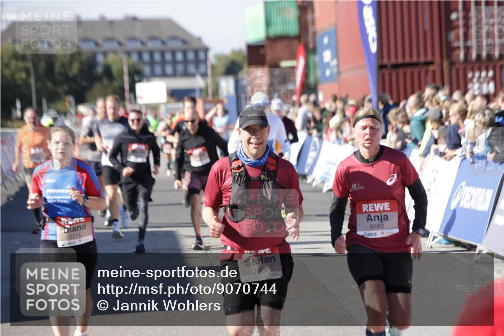 03.10.2025 - Köhlbrandbrückenlauf Jannik Wohlers http://msf.ph/oto/9070744 03.10.2025 13:14:45 Ziel 4202, 4224, 4424, 4509, 4533, 4684, 4692, 4788, 4869, 4890, 5249, 5525, 5535, 5682, 5686, 5711, 5760, 5761, 5814, 6316, 6344, 6448, 6849 meine-sportfotos.de