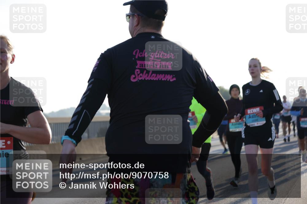03.10.2025 - Köhlbrandbrückenlauf Jannik Wohlers http://msf.ph/oto/9070758 03.10.2025 09:17:39 Position 3 2608 meine-sportfotos.de