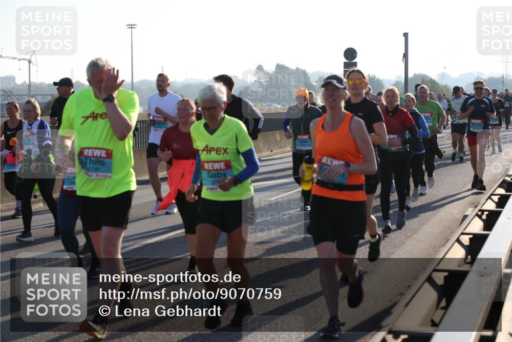 03.10.2025 - Köhlbrandbrückenlauf Lena Gebhardt http://msf.ph/oto/9070759 03.10.2025 09:24:28 Position 1 2739, 19 meine-sportfotos.de