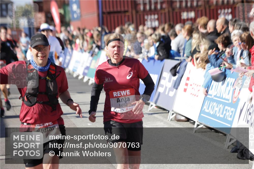 03.10.2025 - Köhlbrandbrückenlauf Jannik Wohlers http://msf.ph/oto/9070763 03.10.2025 13:14:45 Ziel 4202, 4224, 4424, 4509, 4533, 4684, 4692, 4788, 4869, 4890, 5249, 5525, 5535, 5682, 5686, 5711, 5760, 5761, 5814, 6316, 6344, 6448, 6849 meine-sportfotos.de
