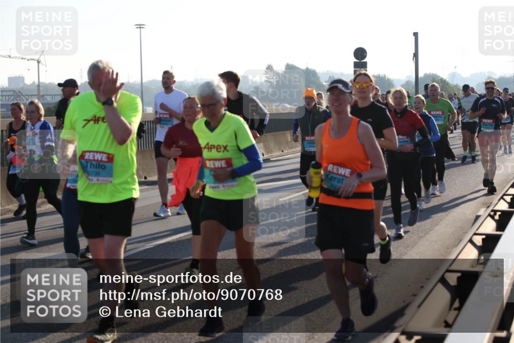 03.10.2025 - Köhlbrandbrückenlauf Lena Gebhardt http://msf.ph/oto/9070768 03.10.2025 09:24:28 Position 1 2739 meine-sportfotos.de