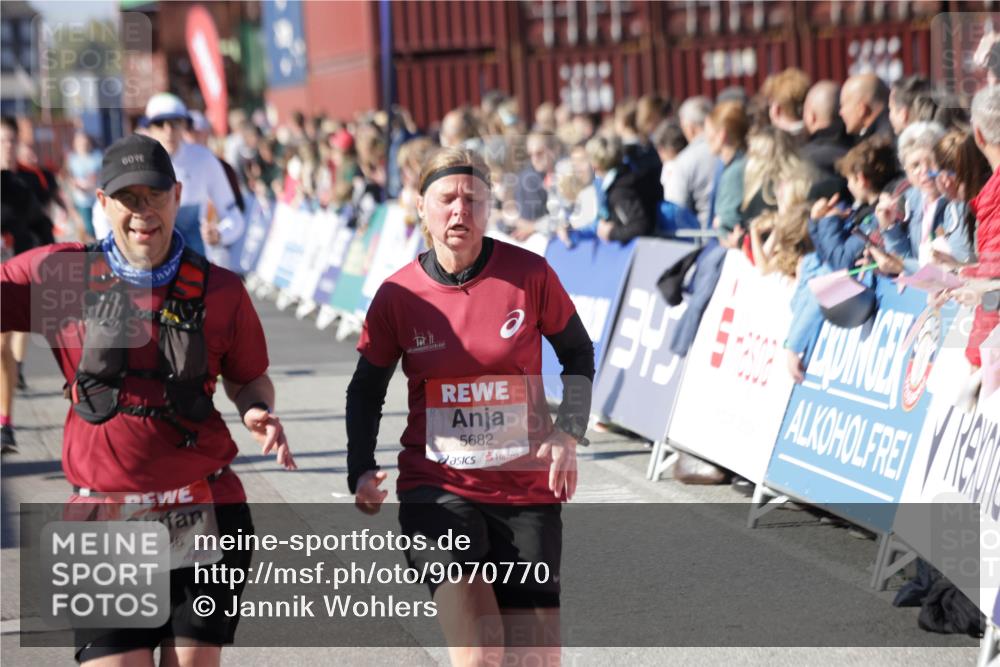 03.10.2025 - Köhlbrandbrückenlauf Jannik Wohlers http://msf.ph/oto/9070770 03.10.2025 13:14:45 Ziel 4202, 4224, 4424, 4509, 4533, 4684, 4692, 4788, 4869, 4890, 5249, 5525, 5535, 5682, 5686, 5711, 5760, 5761, 5814, 6316, 6344, 6448, 6849 meine-sportfotos.de