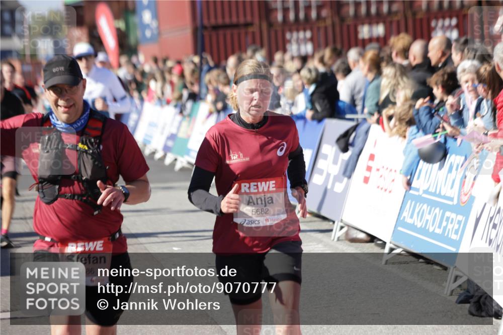 03.10.2025 - Köhlbrandbrückenlauf Jannik Wohlers http://msf.ph/oto/9070777 03.10.2025 13:14:45 Ziel 4202, 4224, 4424, 4509, 4533, 4684, 4692, 4788, 4869, 4890, 5249, 5525, 5535, 5682, 5686, 5711, 5760, 5761, 5814, 6316, 6344, 6448, 6849 meine-sportfotos.de
