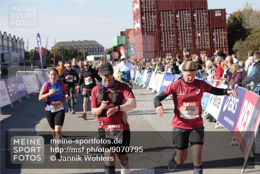 03.10.2025 - Köhlbrandbrückenlauf Jannik Wohlers http://msf.ph/oto/9070795 03.10.2025 13:14:46 Ziel 4202, 4224, 4424, 4533, 4684, 4692, 4788, 4869, 4890, 5249, 5525, 5535, 5682, 5686, 5711, 5760, 5761, 5814, 6316, 6344, 6448, 6849 meine-sportfotos.de