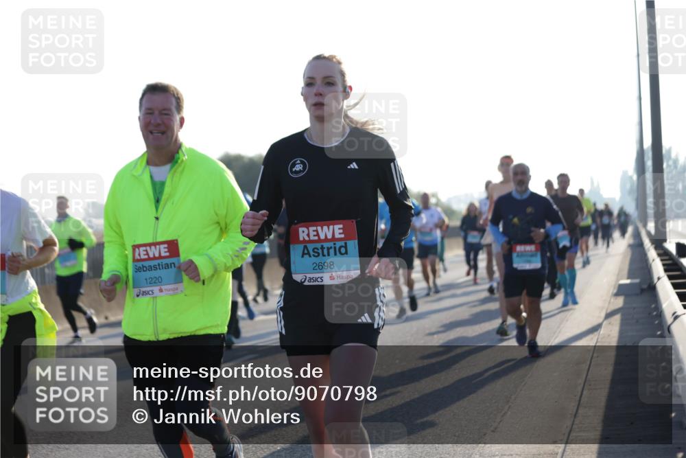 03.10.2025 - Köhlbrandbrückenlauf Jannik Wohlers http://msf.ph/oto/9070798 03.10.2025 09:17:40 Position 3 1220, 2698 meine-sportfotos.de