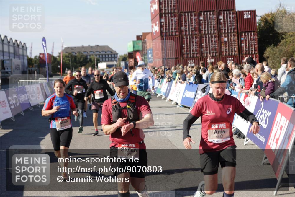 03.10.2025 - Köhlbrandbrückenlauf Jannik Wohlers http://msf.ph/oto/9070803 03.10.2025 13:14:46 Ziel 4202, 4224, 4424, 4533, 4684, 4692, 4788, 4869, 4890, 5249, 5525, 5535, 5682, 5686, 5711, 5760, 5761, 5814, 6316, 6344, 6448, 6849 meine-sportfotos.de