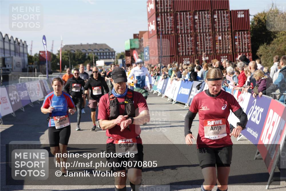 03.10.2025 - Köhlbrandbrückenlauf Jannik Wohlers http://msf.ph/oto/9070805 03.10.2025 13:14:46 Ziel 4202, 4224, 4424, 4533, 4684, 4692, 4788, 4869, 4890, 5249, 5525, 5535, 5682, 5686, 5711, 5760, 5761, 5814, 6316, 6344, 6448, 6849 meine-sportfotos.de