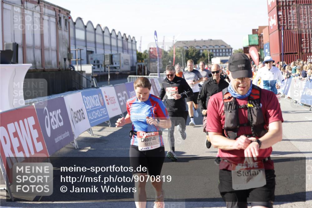 03.10.2025 - Köhlbrandbrückenlauf Jannik Wohlers http://msf.ph/oto/9070819 03.10.2025 13:14:47 Ziel 4202, 4224, 4424, 4533, 4684, 4692, 4788, 4869, 4890, 5525, 5535, 5682, 5686, 5711, 5760, 5761, 5814, 6316, 6344, 6448, 6849 meine-sportfotos.de