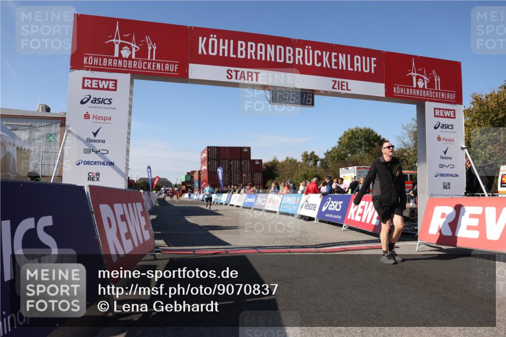 03.10.2025 - Köhlbrandbrückenlauf Lena Gebhardt http://msf.ph/oto/9070837 03.10.2025 13:36:16 Ziel 5045, 5158, 5219, 6670 meine-sportfotos.de