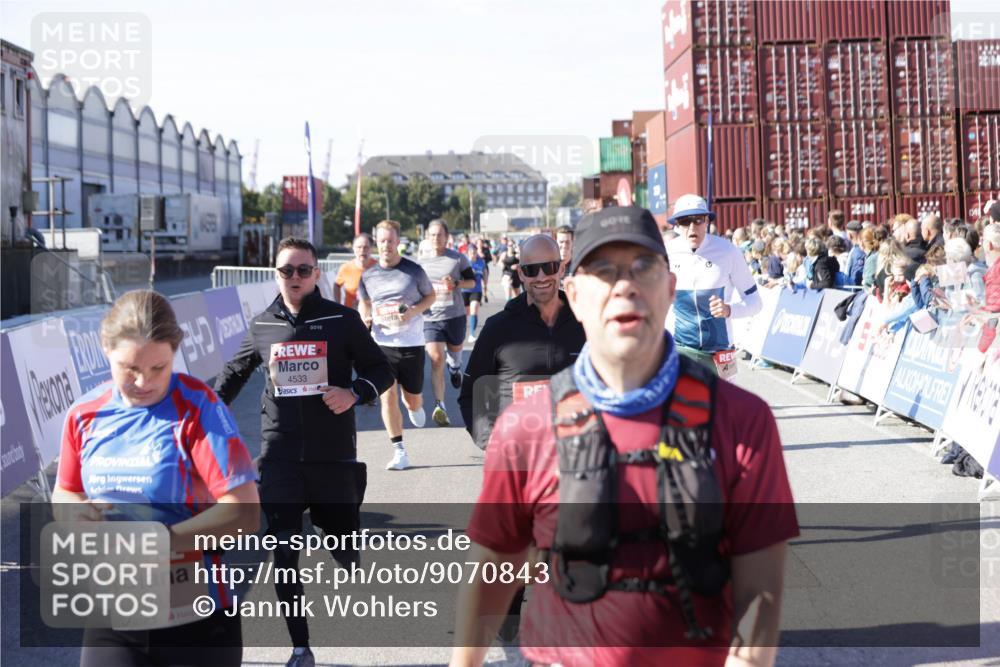 03.10.2025 - Köhlbrandbrückenlauf Jannik Wohlers http://msf.ph/oto/9070843 03.10.2025 13:14:48 Ziel 4202, 4224, 4424, 4533, 4692, 4869, 4890, 5525, 5535, 5682, 5686, 5711, 5760, 5761, 5814, 6316, 6344, 6448, 6849 meine-sportfotos.de