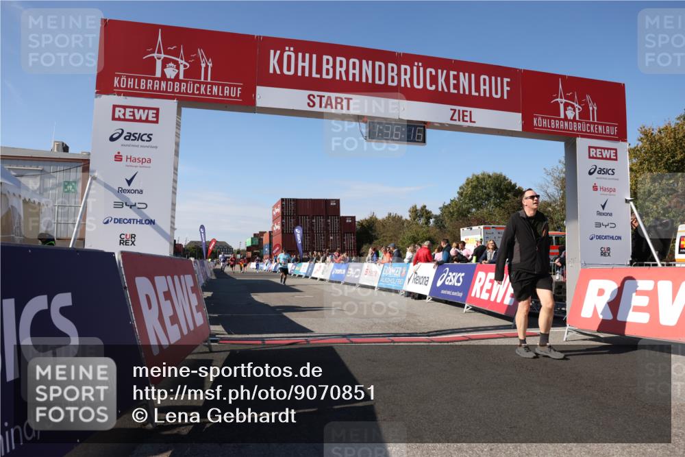 03.10.2025 - Köhlbrandbrückenlauf Lena Gebhardt http://msf.ph/oto/9070851 03.10.2025 13:36:16 Ziel 5045, 5158, 5219, 6670 meine-sportfotos.de