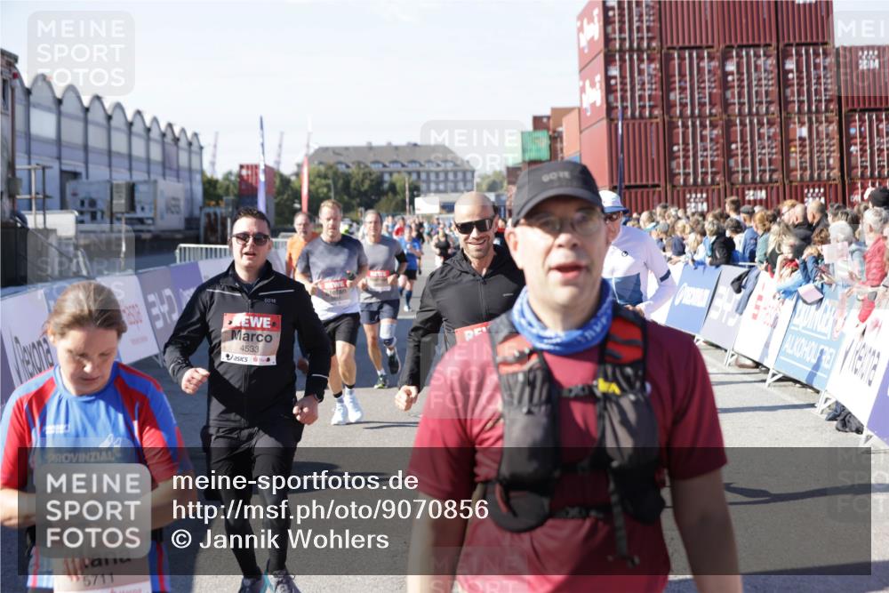03.10.2025 - Köhlbrandbrückenlauf Jannik Wohlers http://msf.ph/oto/9070856 03.10.2025 13:14:48 Ziel 4202, 4224, 4424, 4533, 4692, 4869, 4890, 5525, 5535, 5682, 5686, 5711, 5760, 5761, 5814, 6316, 6344, 6448, 6849 meine-sportfotos.de