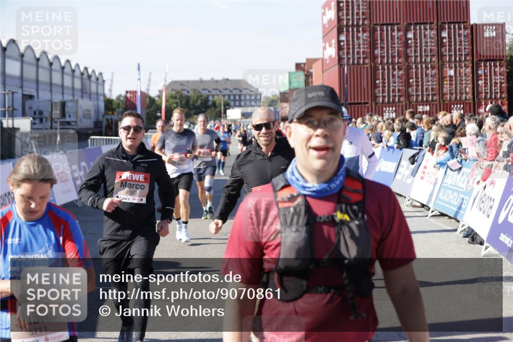 03.10.2025 - Köhlbrandbrückenlauf Jannik Wohlers http://msf.ph/oto/9070861 03.10.2025 13:14:48 Ziel 4202, 4224, 4424, 4533, 4692, 4869, 4890, 5525, 5535, 5682, 5686, 5711, 5760, 5761, 5814, 6316, 6344, 6448, 6849 meine-sportfotos.de