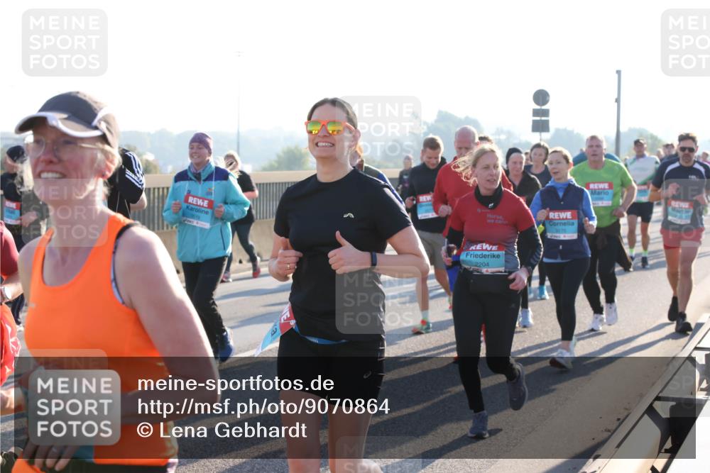 03.10.2025 - Köhlbrandbrückenlauf Lena Gebhardt http://msf.ph/oto/9070864 03.10.2025 09:24:30 Position 1 3170, 2204 meine-sportfotos.de