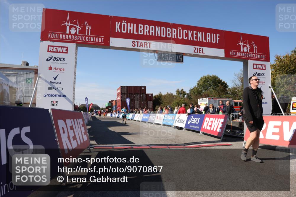 03.10.2025 - Köhlbrandbrückenlauf Lena Gebhardt http://msf.ph/oto/9070867 03.10.2025 13:36:17 Ziel 5045, 5158, 5219, 6670 meine-sportfotos.de