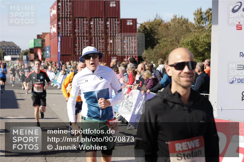 03.10.2025 - Köhlbrandbrückenlauf Jannik Wohlers http://msf.ph/oto/9070873 03.10.2025 13:14:50 Ziel 4202, 4224, 4406, 4424, 4533, 4692, 4869, 4890, 5054, 5525, 5535, 5682, 5686, 5711, 5760, 5761, 5814, 6293, 6316, 6344, 6448, 6815, 6849 meine-sportfotos.de