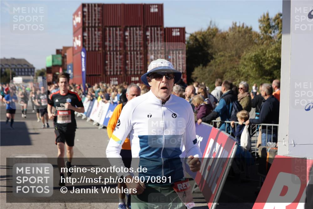 03.10.2025 - Köhlbrandbrückenlauf Jannik Wohlers http://msf.ph/oto/9070891 03.10.2025 13:14:50 Ziel 4202, 4224, 4406, 4424, 4533, 4692, 4869, 4890, 5054, 5525, 5535, 5682, 5686, 5711, 5760, 5761, 5814, 6293, 6316, 6344, 6448, 6815, 6849 meine-sportfotos.de