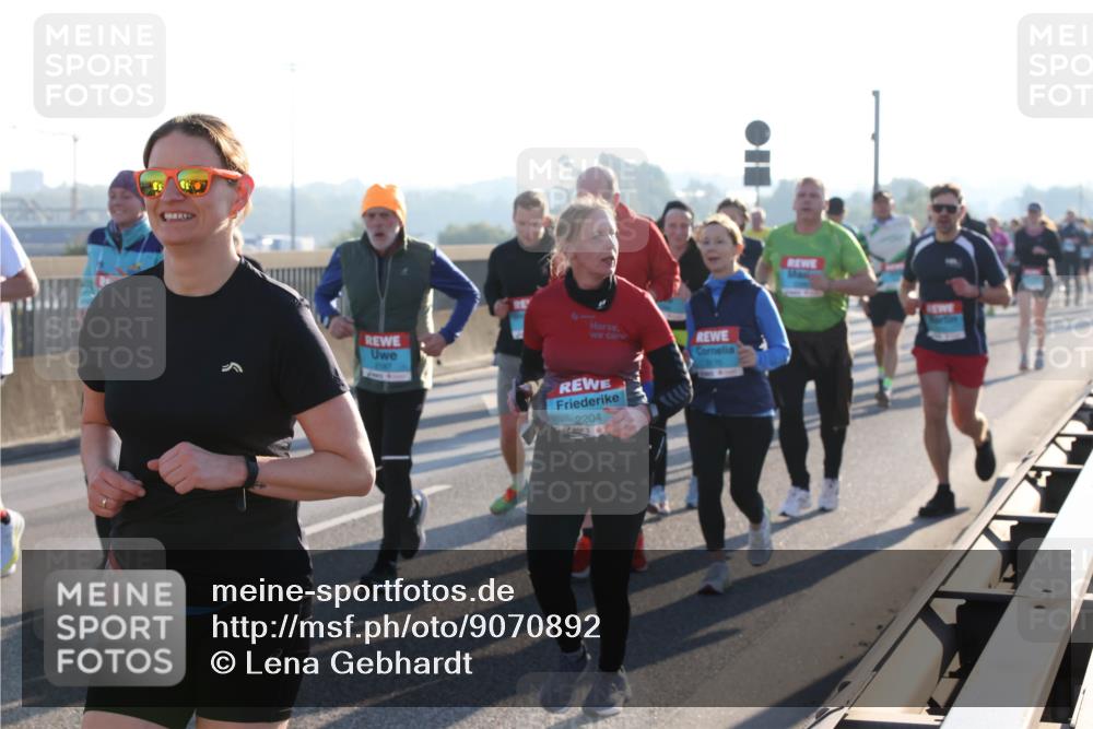 03.10.2025 - Köhlbrandbrückenlauf Lena Gebhardt http://msf.ph/oto/9070892 03.10.2025 09:24:30 Position 1 2204 meine-sportfotos.de