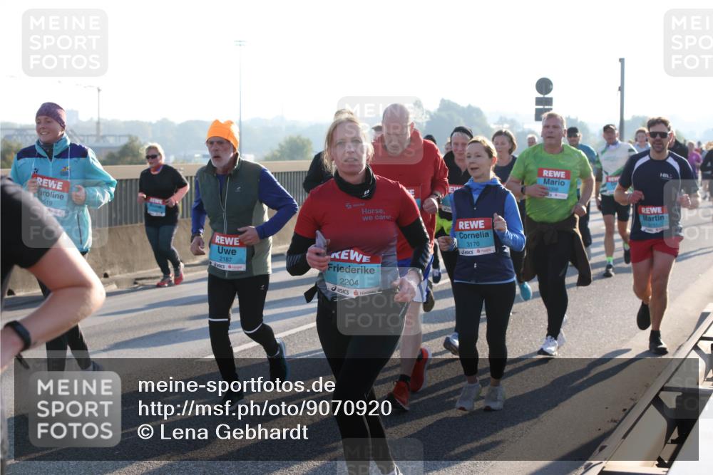 03.10.2025 - Köhlbrandbrückenlauf Lena Gebhardt http://msf.ph/oto/9070920 03.10.2025 09:24:31 Position 1 519, 3170, 2187, 2204, 3398 meine-sportfotos.de