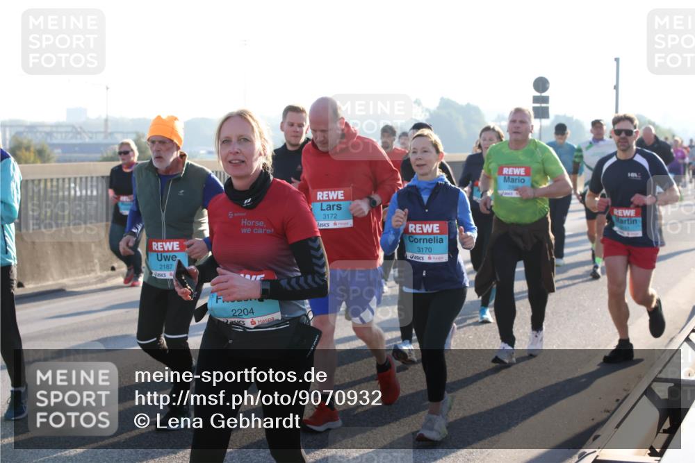 03.10.2025 - Köhlbrandbrückenlauf Lena Gebhardt http://msf.ph/oto/9070932 03.10.2025 09:24:31 Position 1 2187, 3172, 3170, 2204 meine-sportfotos.de