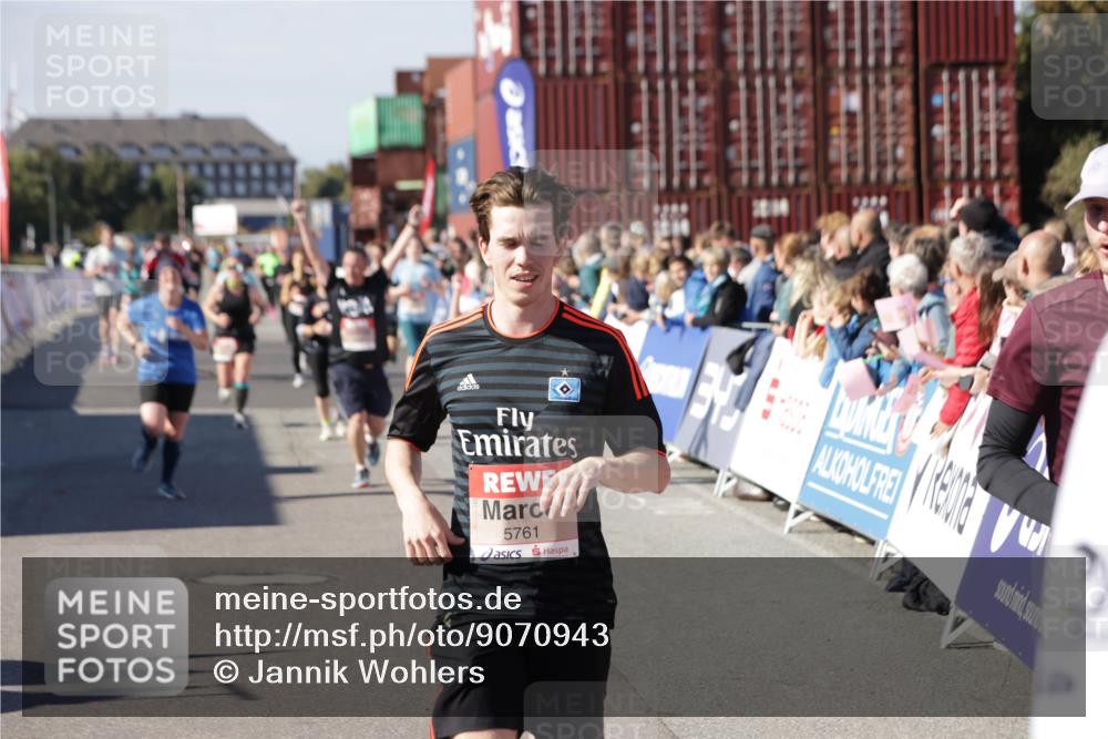 03.10.2025 - Köhlbrandbrückenlauf Jannik Wohlers http://msf.ph/oto/9070943 03.10.2025 13:14:52 Ziel 4202, 4224, 4232, 4406, 4533, 4869, 4890, 5054, 5525, 5535, 5682, 5686, 5711, 5760, 5761, 5814, 6017, 6129, 6293, 6344, 6815 meine-sportfotos.de